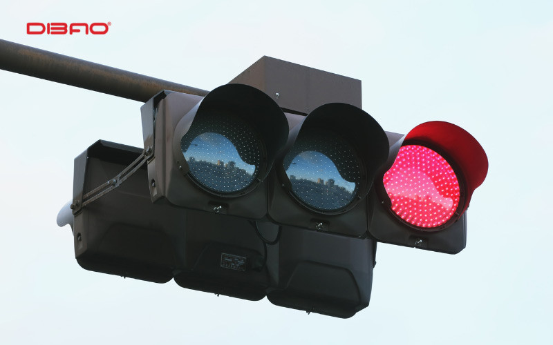 Mức xử phạt vượt đèn đỏ mới được đánh giá là nghiêm khắc hơn trước